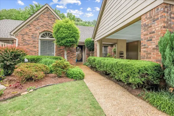 8570 W PARK TRAIL DR, Germantown, TN 38139