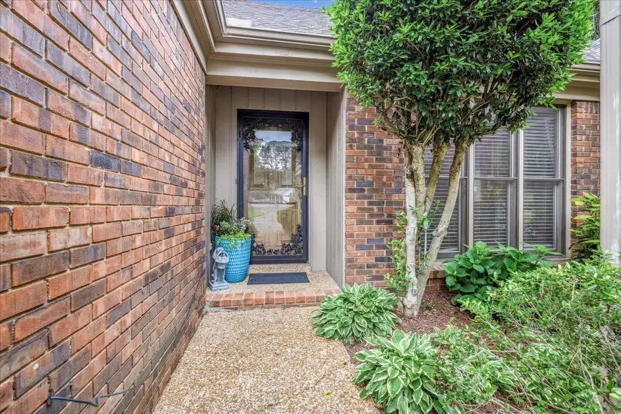 8570 W PARK TRAIL DR, Germantown, TN 38139 - Image #2