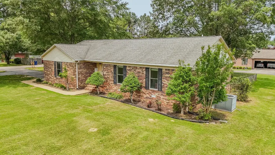 606 DUREN DR, Adamsville, TN 38310-2820 - Image #2