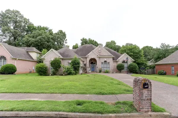8741 RIVER HOLLOW DR, Memphis, TN 38016