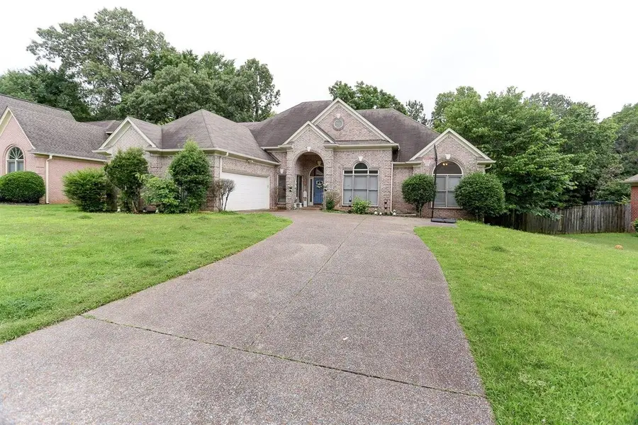 8741 RIVER HOLLOW DR, Cordova, TN 38016 - Image #2