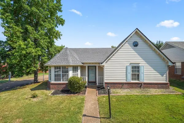 8394 PALM SPRINGS DR, Memphis, TN 38016