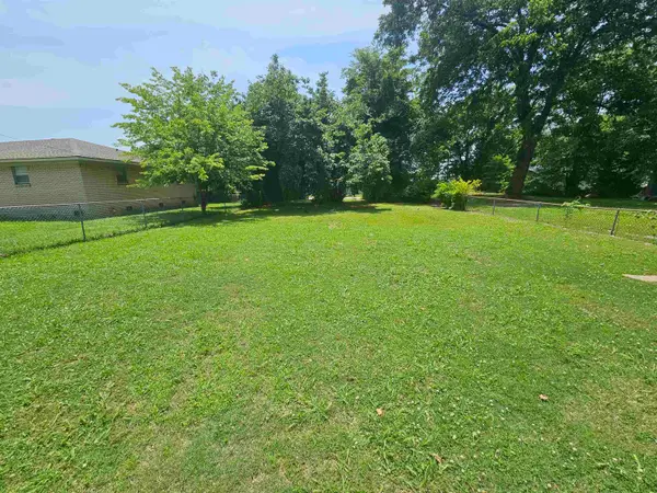 621 CHEATHAM ST, Dyersburg, TN 38024