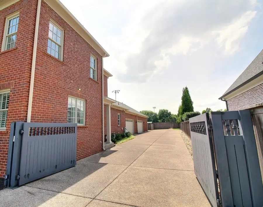 3181 CHAPEL WOODS CV, Germantown, TN 38139 - Image #2