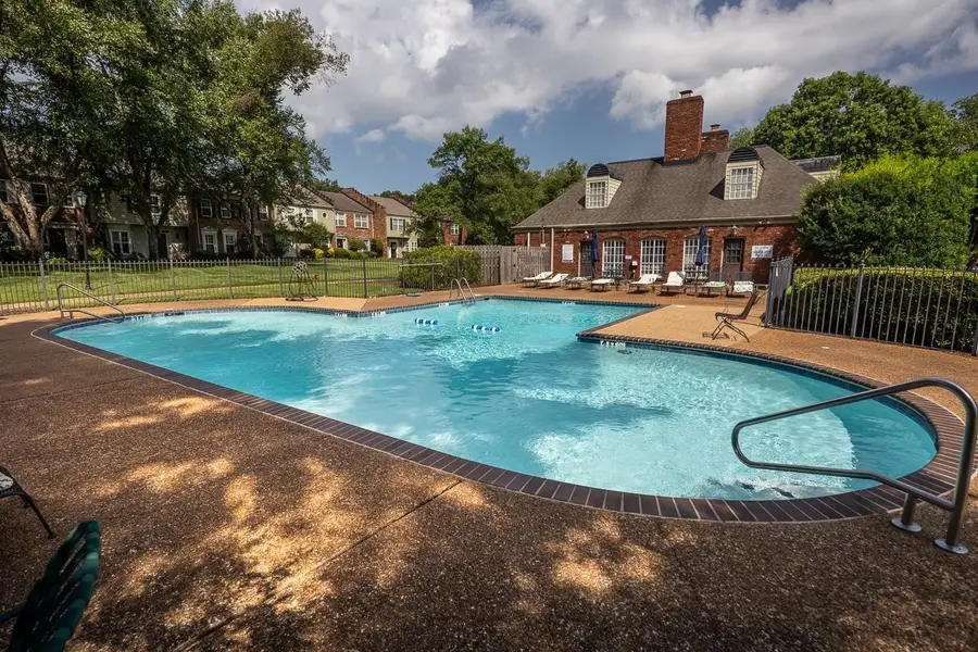 8161 HUNTERS GROVE LN, Germantown, TN 38138 - Image #2