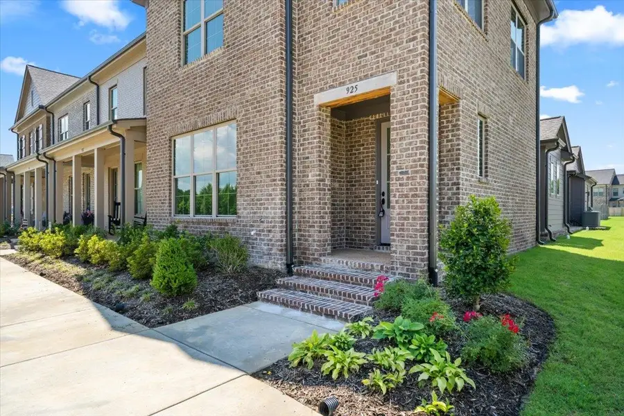 925 ALDWICK DR, Collierville, TN 38017 - Image #2