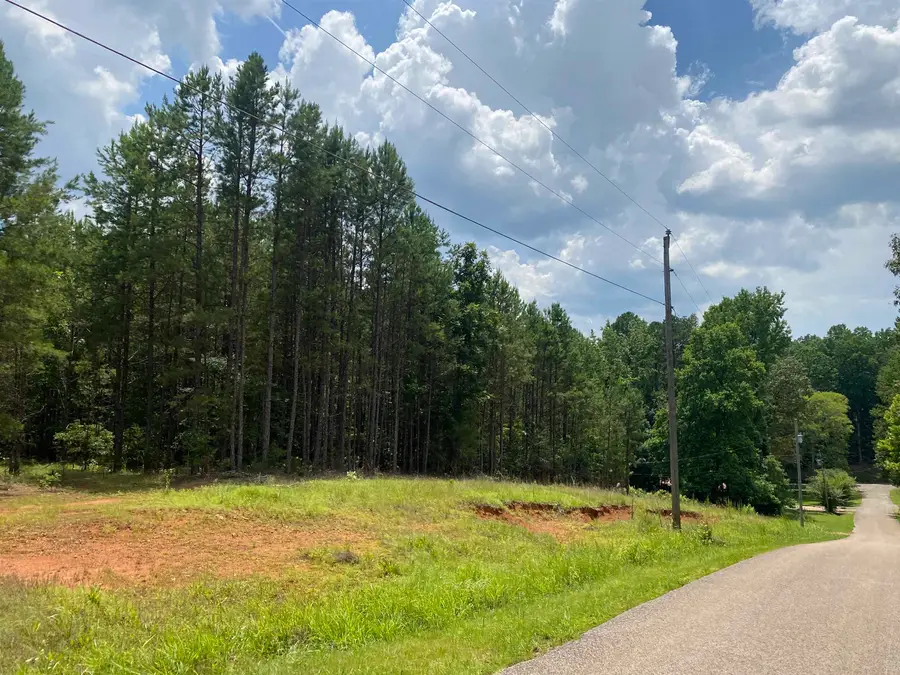 6 ALEXANDER DR, Savannah, TN 38372 - Image #2