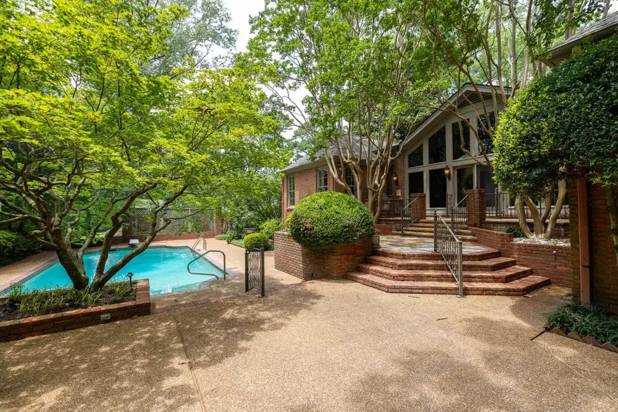 5999 WOOD TRAIL DR, Memphis, TN 38120 - Image #2