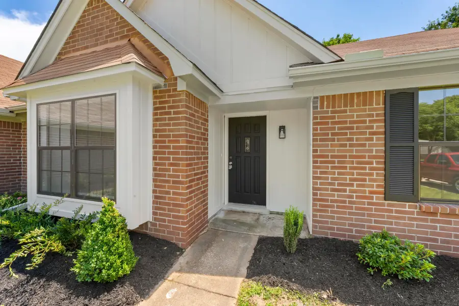 6337 EASTBRIER DR, Bartlett, TN 38135 - Image #2