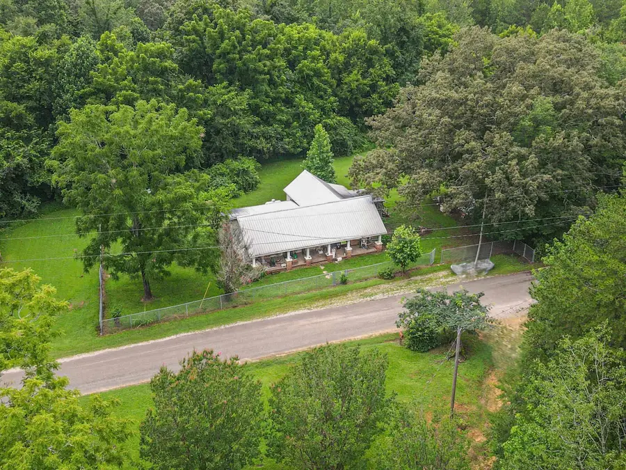 1386A ELVIN WEEKS RD, Bethel Springs, TN 38315 - Image #2