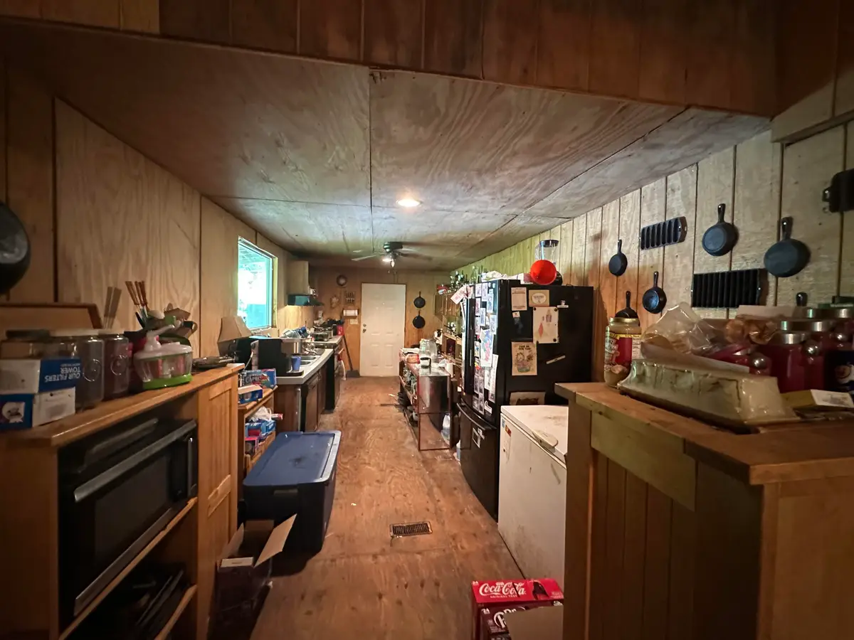 202 PINEVIEW RD, Linden, TN 37096 - Image #1