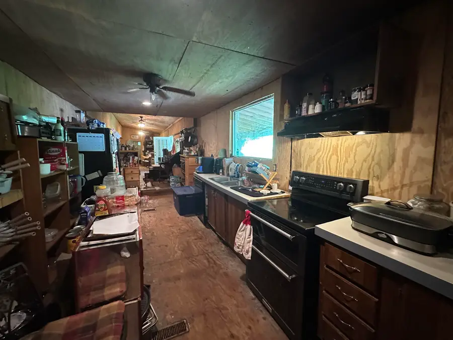 202 PINEVIEW RD, Linden, TN 37096 - Image #2