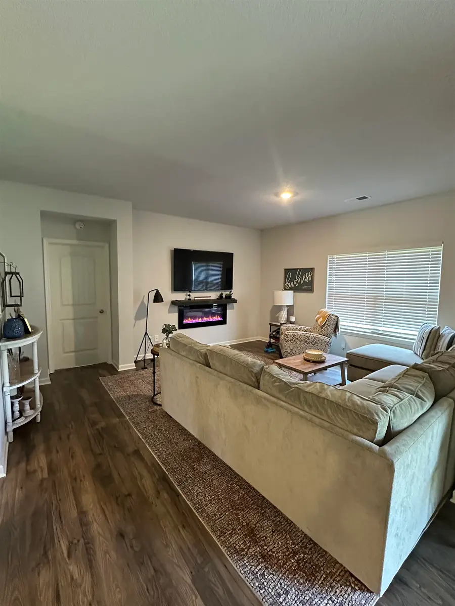 8781 MARY FRANCES DR, Southaven, MS 38671 - Image #3