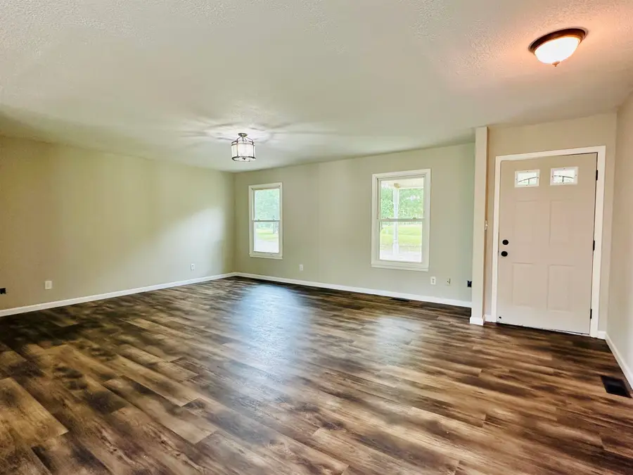 287 GILCHRIST STANTONVILLE RD, Adamsville, TN 38310-4924 - Image #2