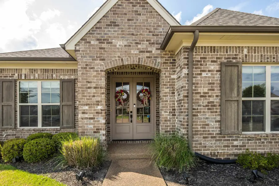 1664 POPPY HILLS DR, Collierville, TN 38017 - Image #2