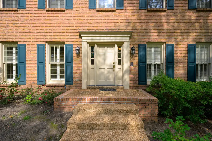 2784 FOX CREEK DR, Germantown, TN 38138 - Image #2