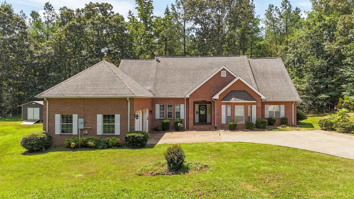 915 CLIFFTVIEW RD, Bolivar, TN 38008 - Image #1