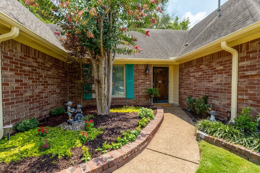 1916 BOHEMIA DR, Cordova, TN 38016 - Image #2