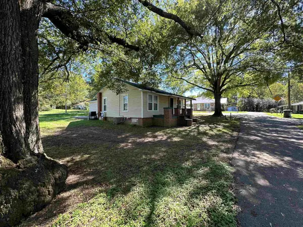 114 ELM ST, Bruceton, TN 38317-1816