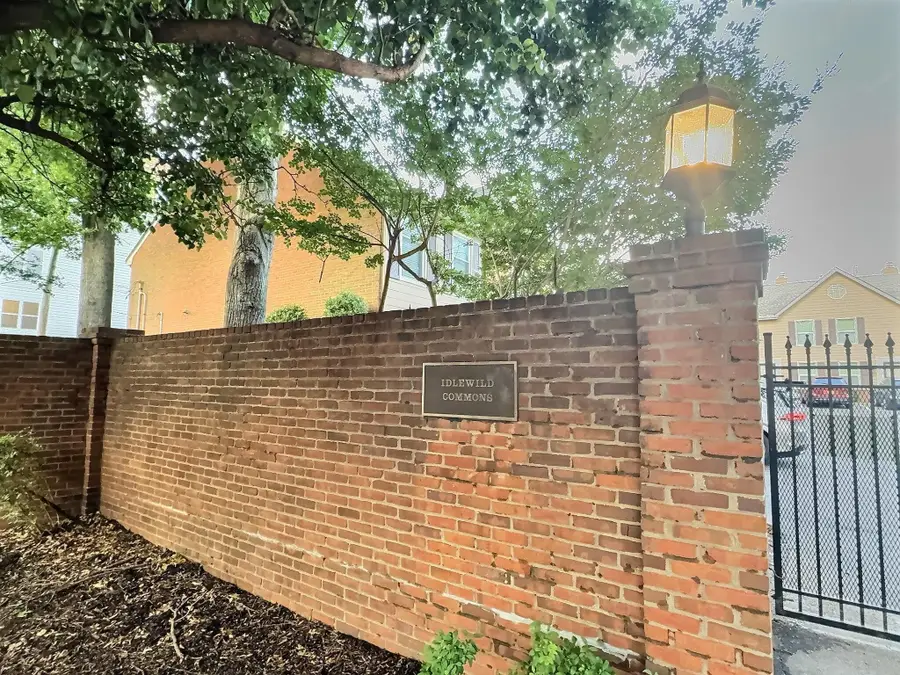 10 S IDLEWILD ST #2, Memphis, TN 38104 - Image #2