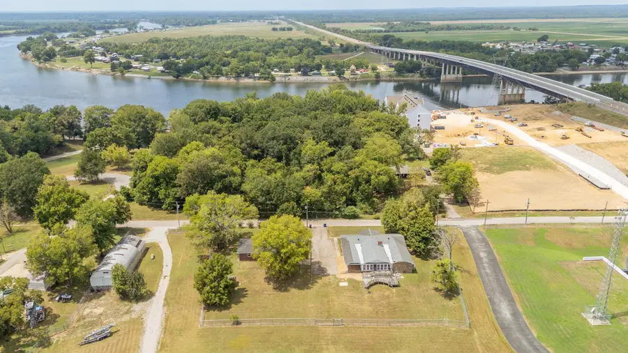 70 RIVERSIDE DR, Savannah, TN 38372 - Image #2