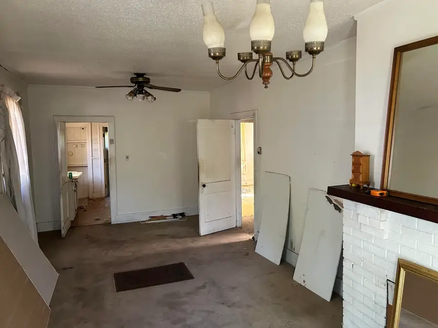 372 HOLLOWELL AVE, Memphis, TN 38109 - Image #2