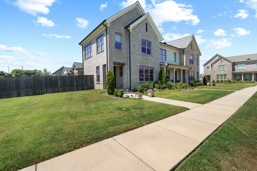 526 BURNT OAK ALY, Collierville, TN 38017 - Image #2