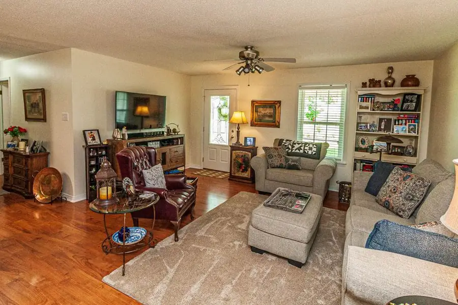 718 CRABTREE RD, Selmer, TN 38375 - Image #3