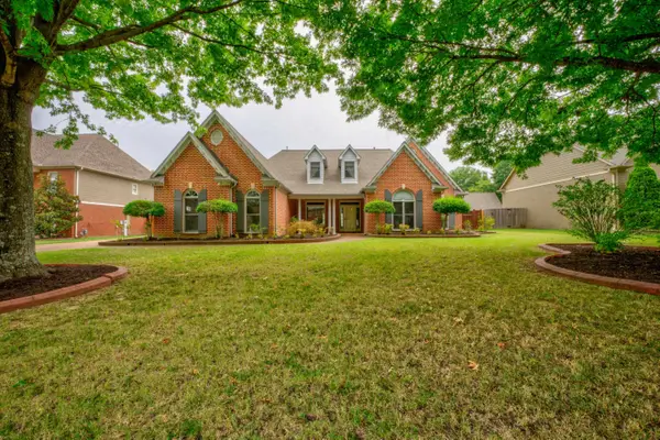 1486 COURTFIELD LN, Collierville, TN 38017
