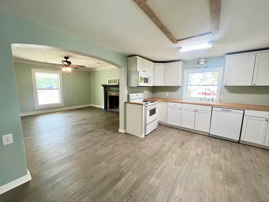 126 W BOONE ST, Adamsville, TN 38310-1842 - Image #2