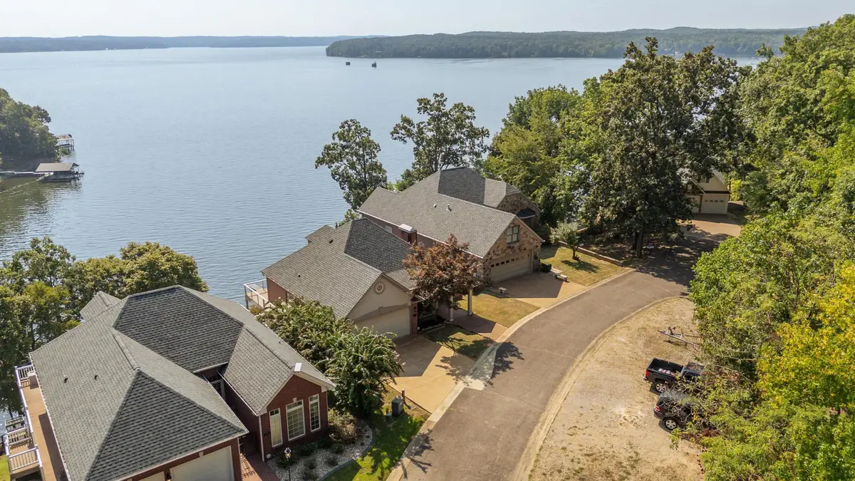 525 SAILBOAT PT, Savannah, TN 38326 - Image #1