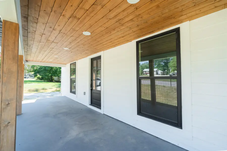 135 W THIRD ST, Henderson, TN 38340-1805 - Image #3