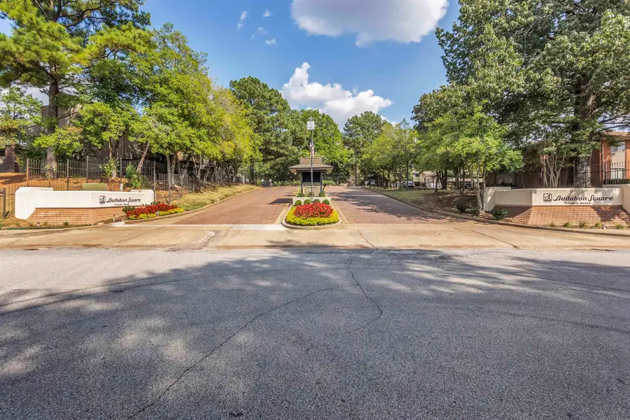 812 CREEKSIDE DR, Memphis, TN 38117 - Image #2