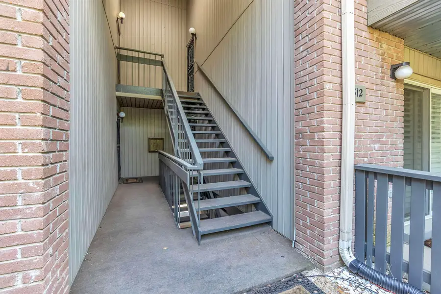 812 CREEKSIDE DR, Memphis, TN 38117 - Image #3