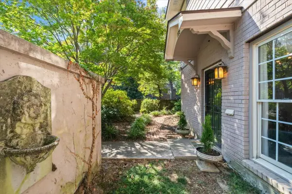 105 N COX ST, Memphis, TN 38104