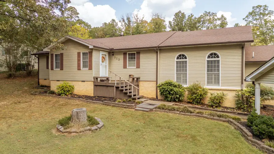 313 COUNTRY CLUB LN, Selmer, TN 38375-1536 - Image #2