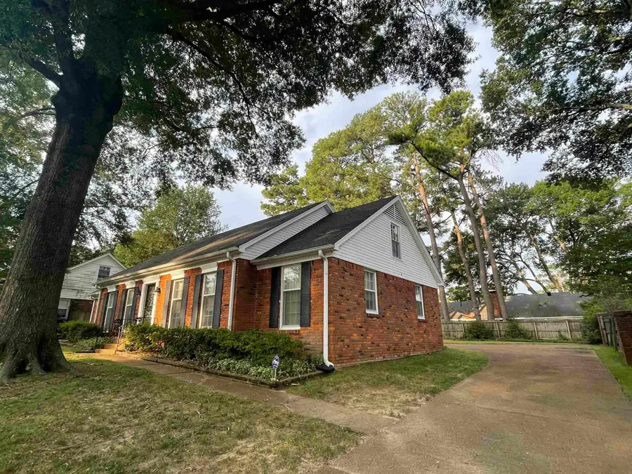 379 MCELROY RD, Memphis, TN 38120 - Image #2