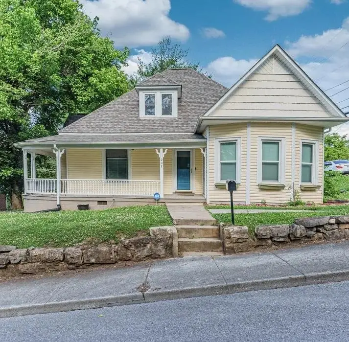 208 MIMS AVE, Newport, TN 37821 - Image #1