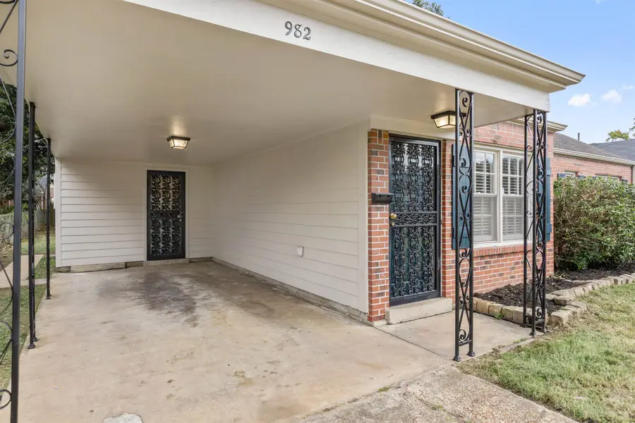 982 GIAROLI DR, Memphis, TN 38122 - Image #3