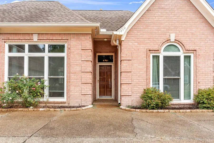 7494 S LINKS VIEW LN, Cordova, TN 38018 - Image #2