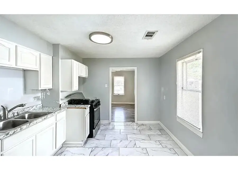 2067 HUBERT AVE, Memphis, TN 38108 - Image #3