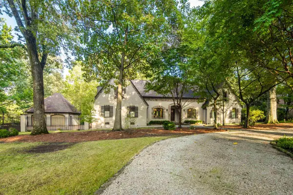 704 W CLOVER DR, Memphis, TN 38120