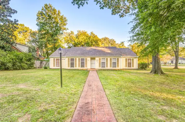 2584 CEDAR RIDGE DR, Germantown, TN 38138