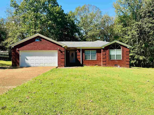 130 GLEN DR, Selmer, TN 38375-2355