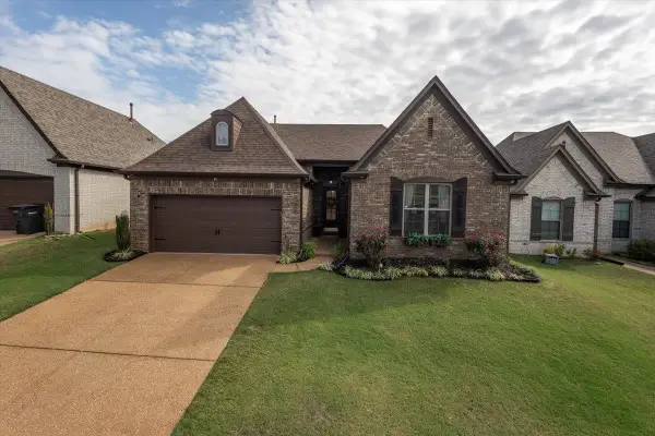 35 BRIAR HOLLOW LN, Oakland, TN 38060