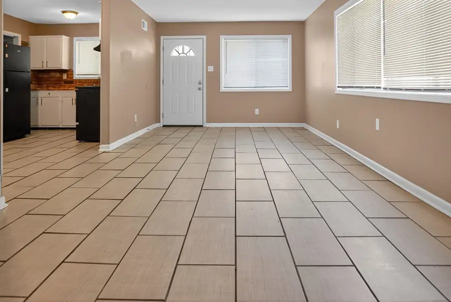 547 W RAINES RD, Memphis, TN 38109 - Image #3