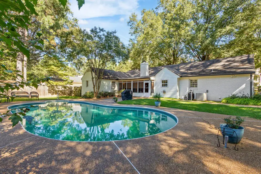 1899 RIVER VALLEY DR, Germantown, TN 38138 - Image #2