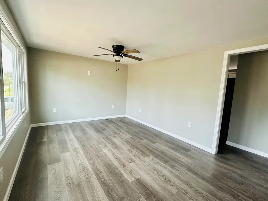 311 S 6TH ST, Selmer, TN 38375-2067 - Image #3