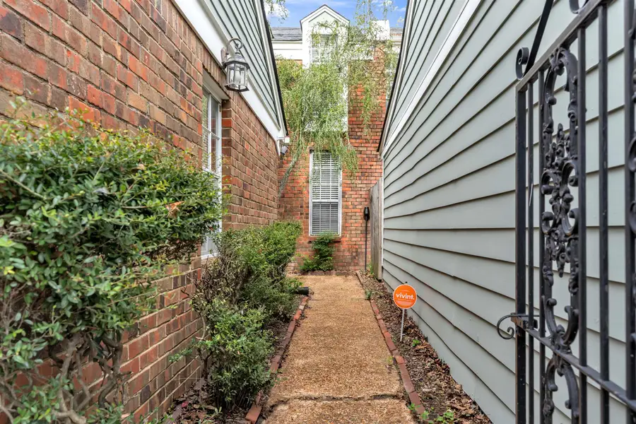 6942 AMBERLY RD, Memphis, TN 38119 - #2