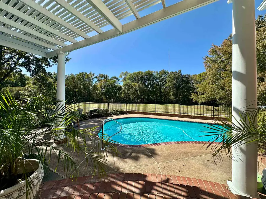 1089 W LINKS VIEW LN, Cordova, TN 38018 - Image #2